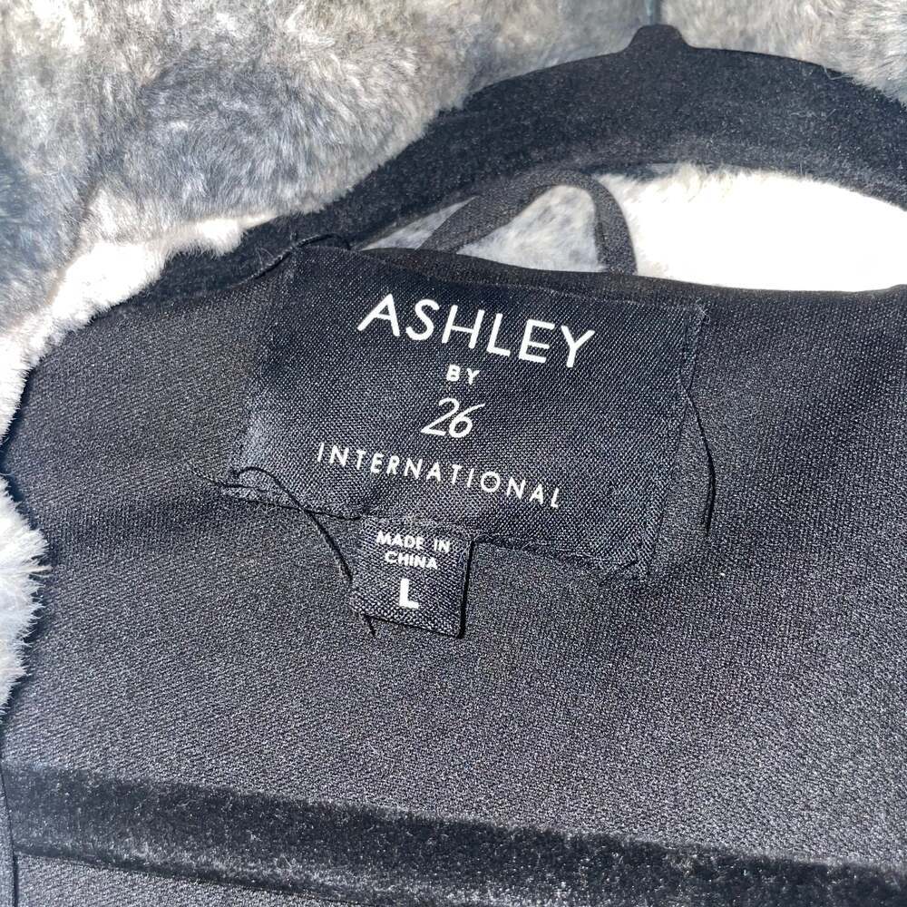 Ashley by 26 International Grey & White Plaid Cropped Jacket - Picture 2 of 3